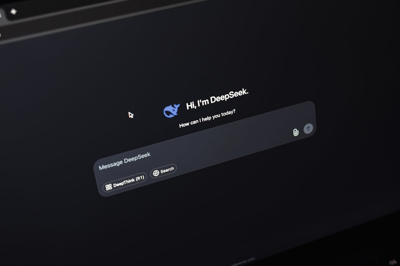 Crafting Captivating Headlines: Your awesome post title goes here Screen displaying AI chat interface DeepSeek on a dark background.
